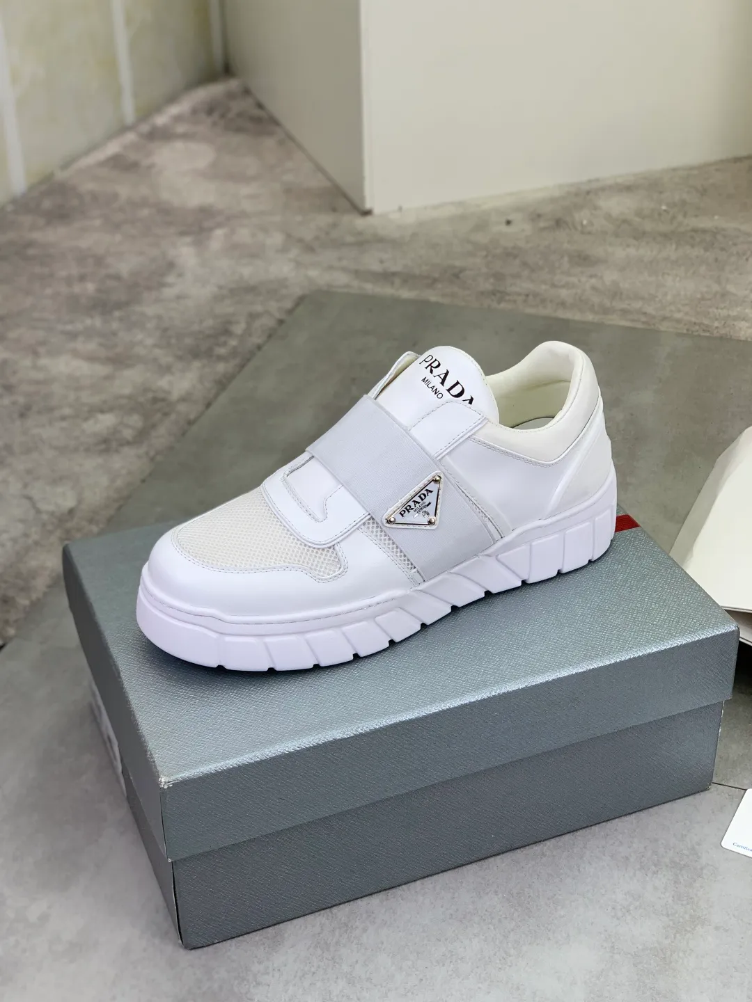 Men's men's shoes P560💰 [Real Price] Popular models are on the official website, 🆘 Trendy brand (Prada) mainly promotes popular models, avant-garde and versatile fashionable men's shoes private version mold opening, cowhide surface splicing 1:1.. Stylish and simple, original imported cowhide lining cowhide feet; the atmosphere and personality are more fashionable, eye-catching and pursuing class. It will subvert the old ideas and be a must-have for fashionistas who want to spend time with you! Must keep it! Tall and comfortable, large and low, high-end quality workmanship. Code number: 38-45 2️⃣optional.